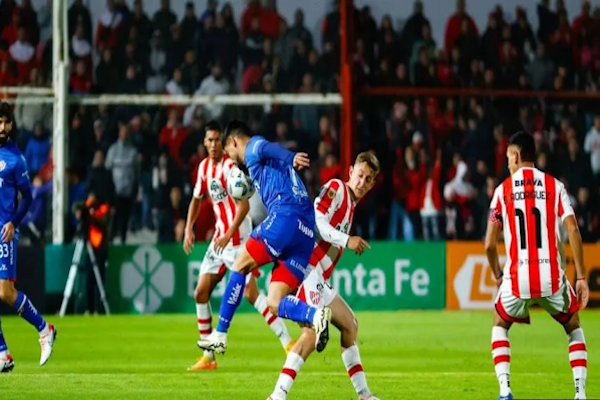 Unión no pudo con un jugador de más y empató ante Instituto 