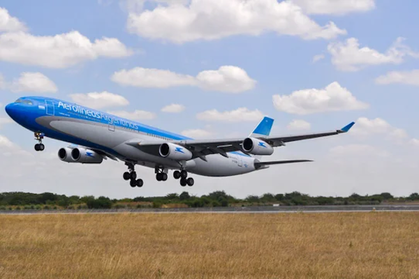 El oficialismo mantiene a Aerolíneas Argentinas entre las empresas a privatizar