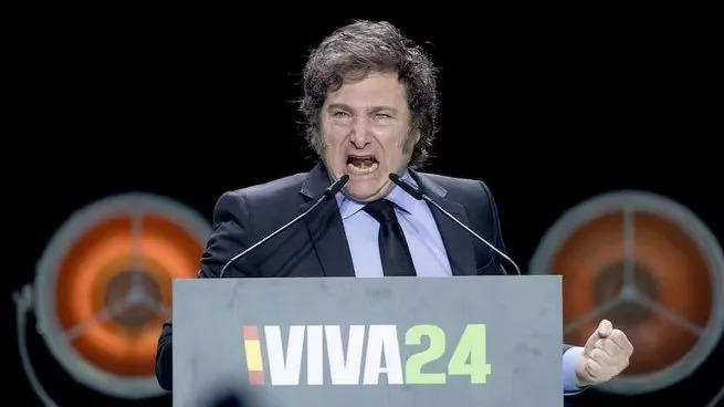 Milei regresó a la Argentina y subió la apuesta contra Sánchez