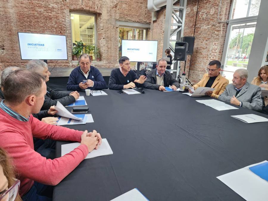 Paco Garibaldi recepcionó proyectos y propuestas de intendentes y presidentes comunales