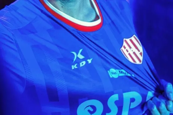Unión presentó su nueva camiseta alternativa