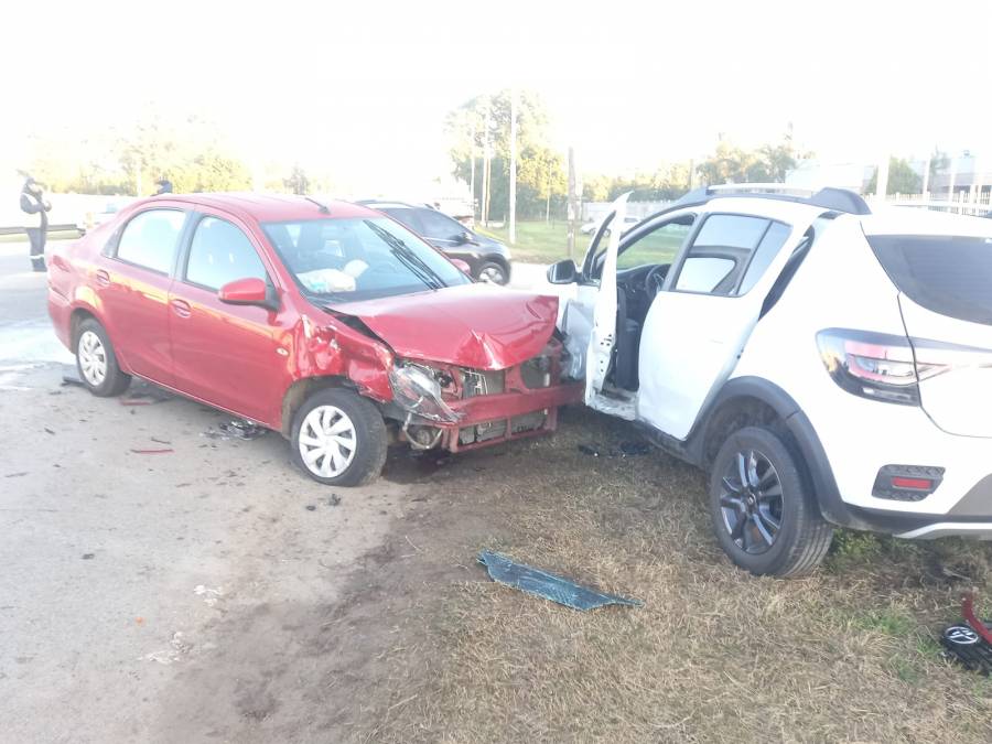 Accidente de tránsito entre dos autos en la Autovía 19, mano hacia Córdoba