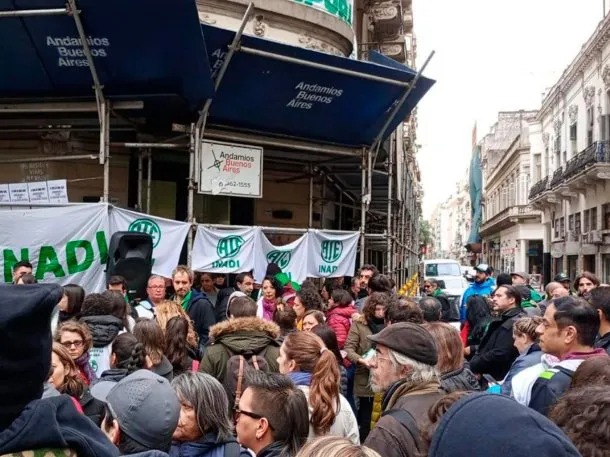Trabajadores del INADI convocan a una vigilia en rechazo a los más de 160 despidos