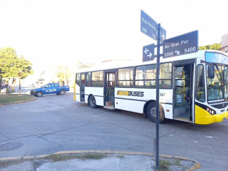 Falleció un pasajero de la Línea 14 al ser atropellado por el colectivo