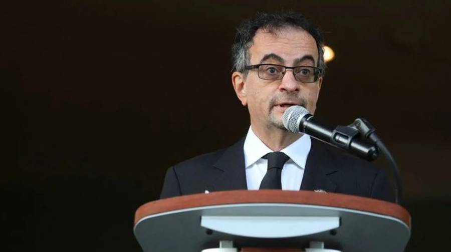 Embajador de Reino Unido en México fue removido tras apuntar a empleada con un arma