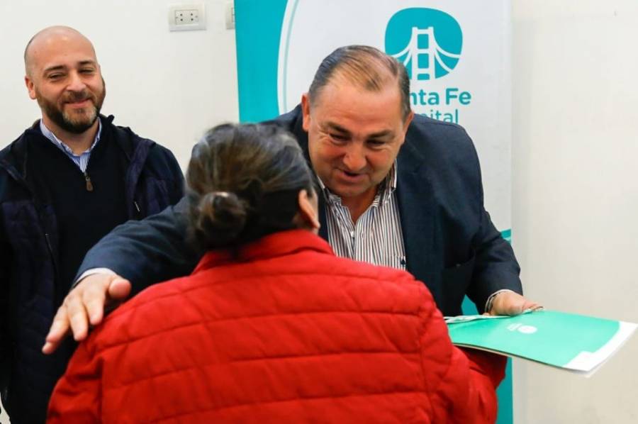 La Municipalidad entregó 49 nuevas escrituras a familias de la ciudad