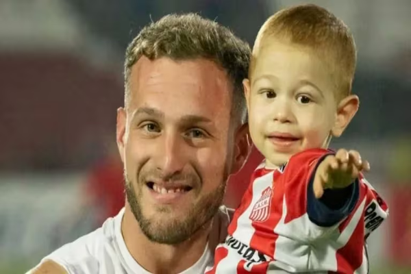 “Un riñón para Pipe”: la campaña de un jugador de Deportivo Riestra por su hijo
