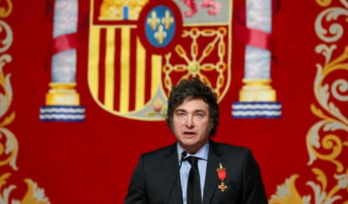 Milei volvió a apuntar contra Pedro Sánchez: “Le gusta mucho el Estado para llevarse puesto a los españoles”