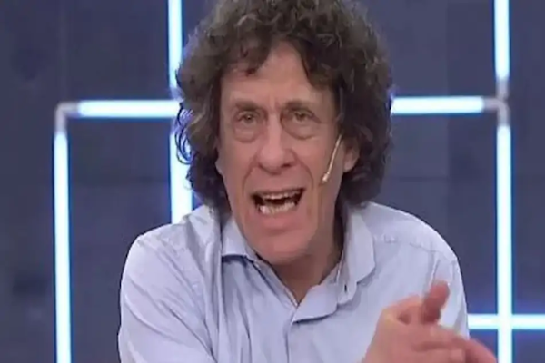 Acusan al periodista Pedro Brieger por acoso a cinco mujeres
