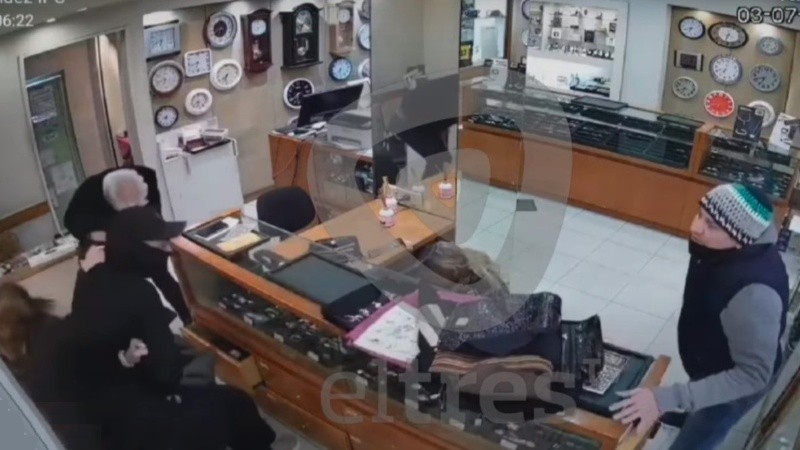 Violento golpe comando a una joyería del microcentro en pleno horario de atención