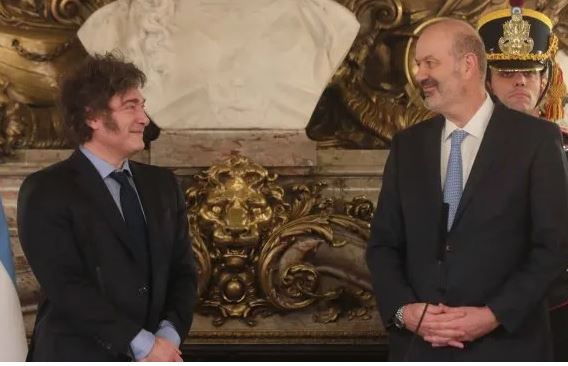 Milei le tomó juramento a Sturzenegger como ministro de Desregulación y Transformación del Estado