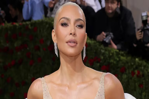 Kim Kardashian dijo que por un brote de psoriasis casi no va a la Met Gala