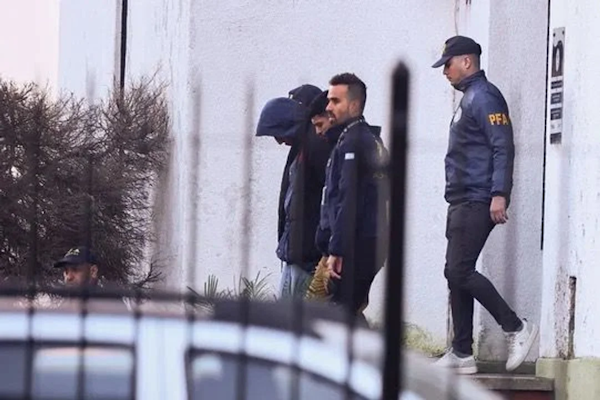 Prisión domiciliaria para los rugbiers franceses imputados por abuso sexual