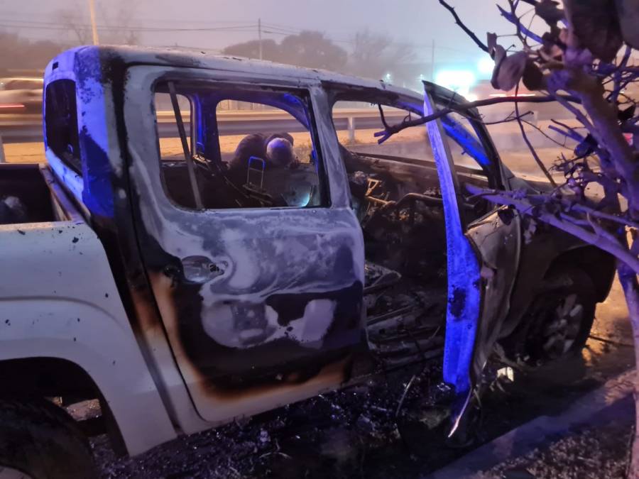 Se prendió fuego una camioneta de la EPE