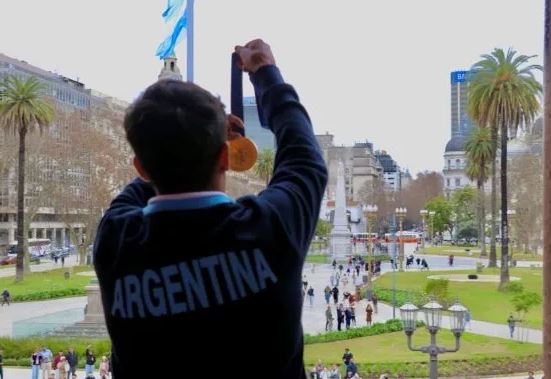Javier Milei recibió a “Maligno” Torres en la Casa Rosada y salieron al balcón presidencial