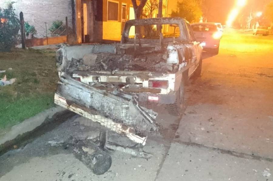 Le prendieron fuego la camioneta que usaba para trabajar