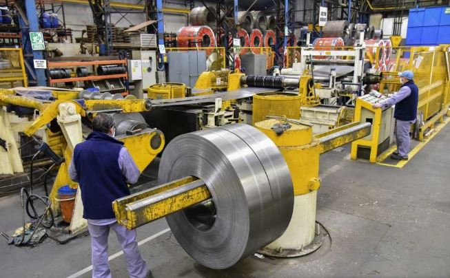 La industria ya acumula 13 meses de caída y preocupa el impacto sobre el empleo