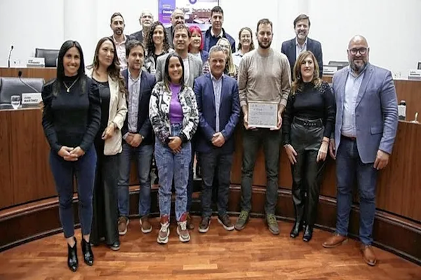 JJ. OO 2024: el Concejo reconoció a Luciano De Cecco, abanderado