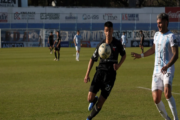 Nico Leguizamón rescinde con Colón 