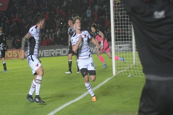 Jugando mal, Colón volvió ajustadamente a la victoria 