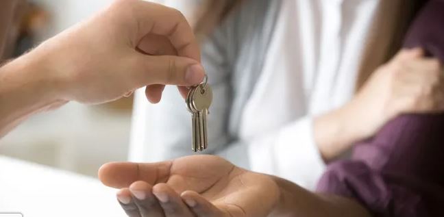 Casi el 40% de los jóvenes no pueden acceder a una vivienda y viven con sus padres