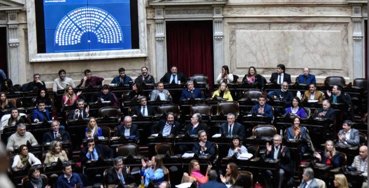Semana negra para el oficialismo en el Congreso: ahora la oposición rechazó el DNU sobre la SIDE
