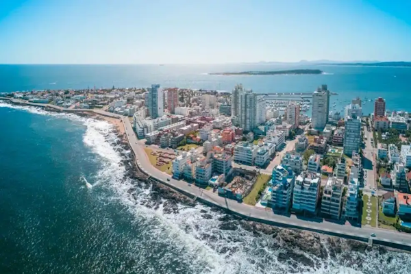 Uruguay con una de las monedas más confiable de la región
