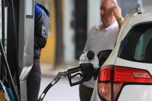 Los 7 errores más frecuentes al llenar el tanque de nafta