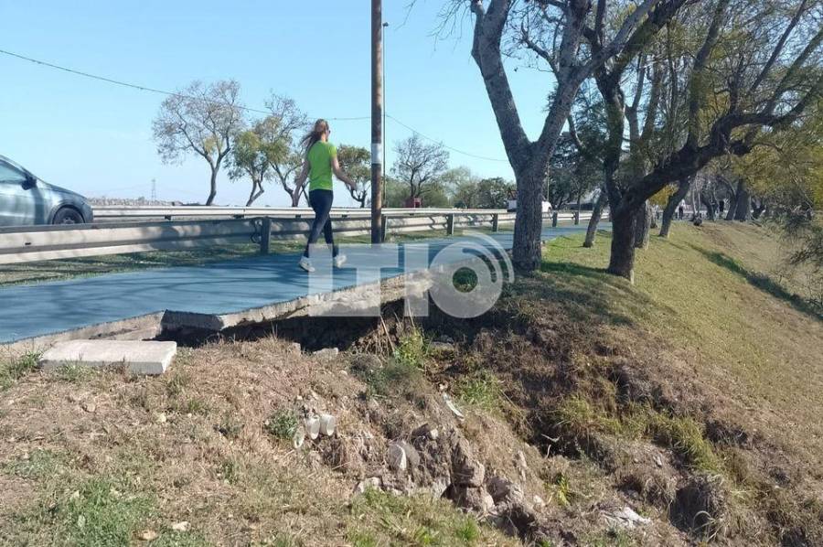 La Municipalidad se compromete a reparar el socavón de Av. Mar Argentino