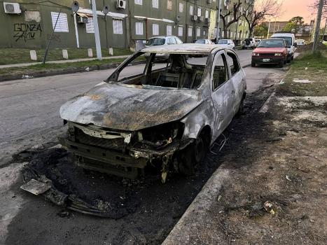 Llevó el auto al mecánico pero se lo prendieron fuego