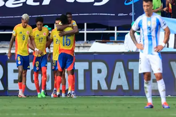 Eliminatorias: Argentina perdió 2-1 ante Colombia y cortó un invicto de 12 partidos