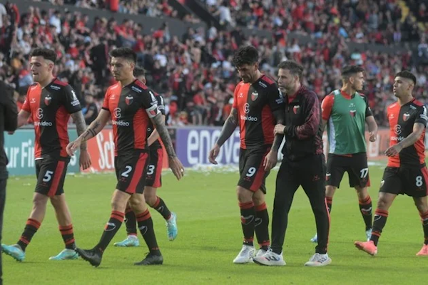 Colón perdió el rumbo y sigue cayendo, derrota ante Brown de Adrogué