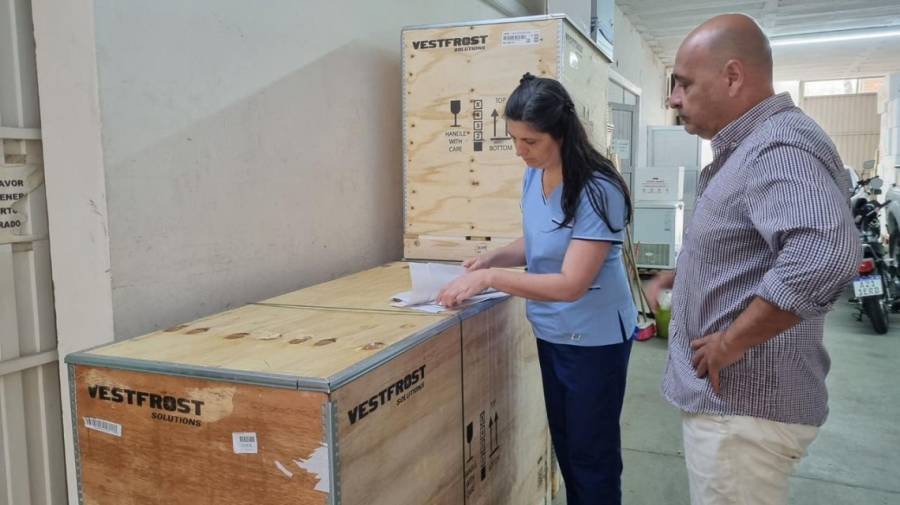Salud distribuye equipos para garantizar la cadena de frío 