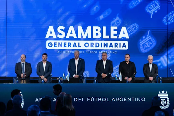Liga: AFA aprobó la suspensión de los descensos y el torneo de 30 equipos