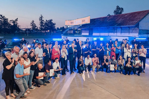 Entrega de nuevos móviles policiales y firma de convenios 