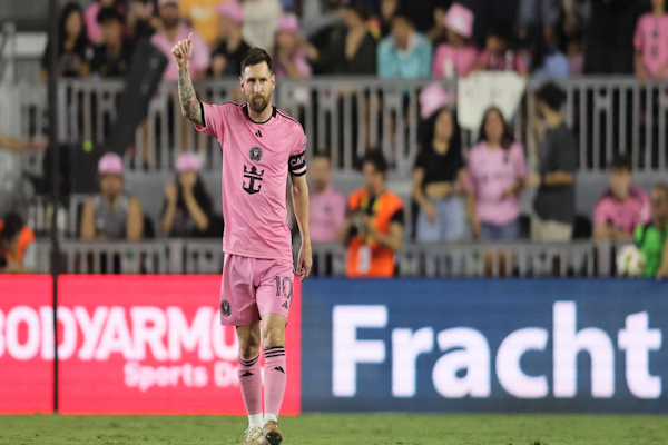 Messi anotó tres goles en la goleada del Inter Miami y logró otro récord