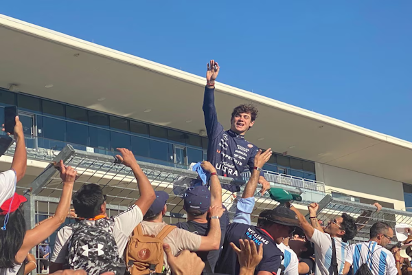 Interlagos: el banderazo de los argentinos para alentar a Colapinto