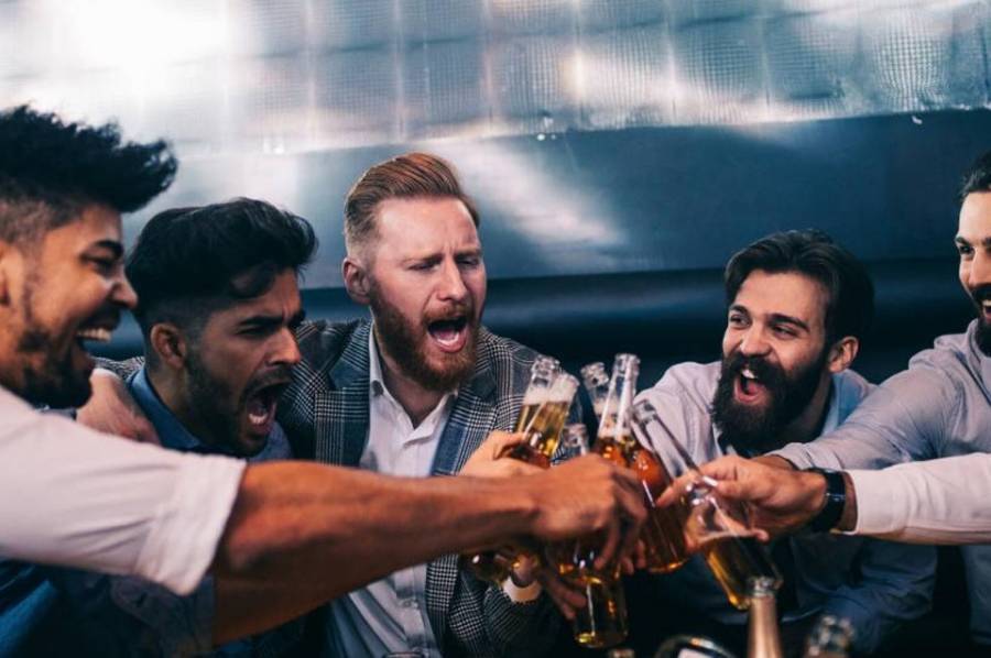 Estudio reveló que los hombres se sienten atraídos entre ellos cuando están 