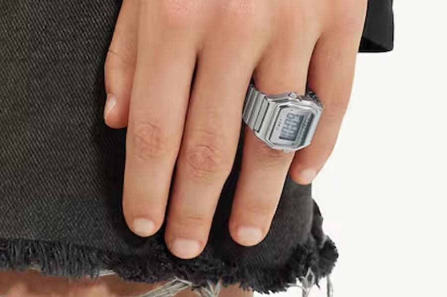 Así es el reloj digital que se usa como un anillo