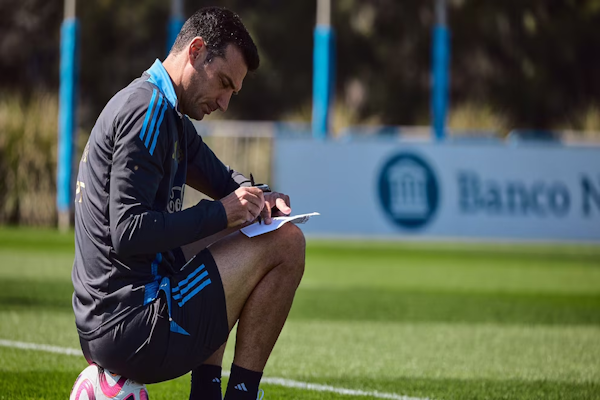 Scaloni dio la lista de Argentina para enfrentar a Paraguay y Perú