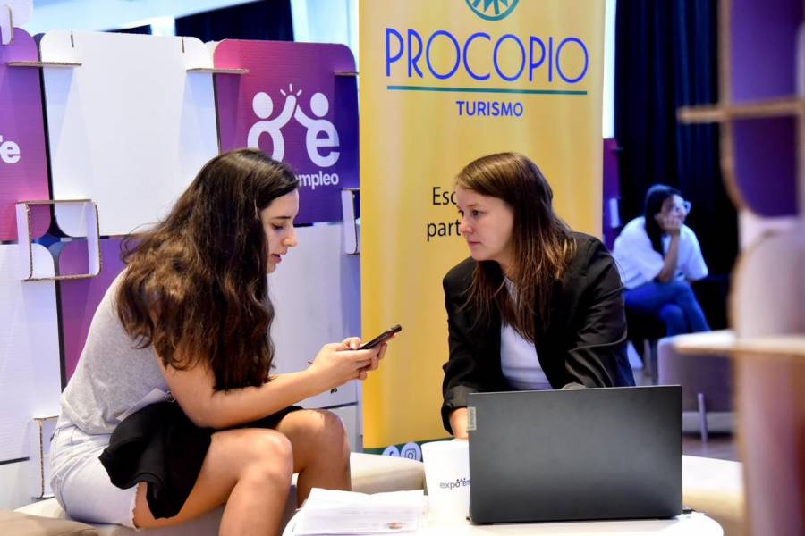 Más de 2.500 personas participaron de la feria que simplifica la búsqueda laboral