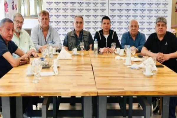 Camioneros convocan a los gremios transportistas