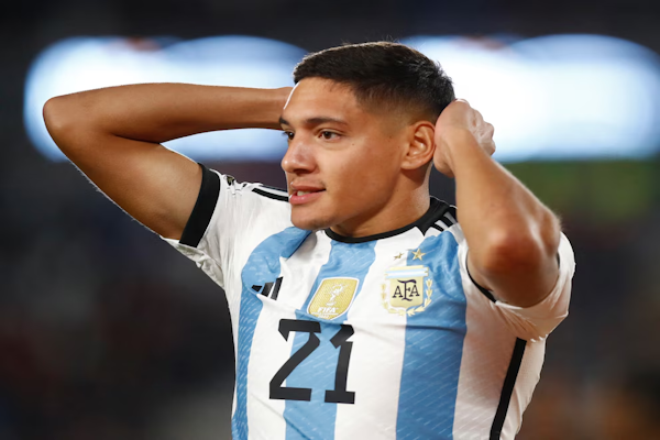 El futbolista que citó Scaloni de emergencia