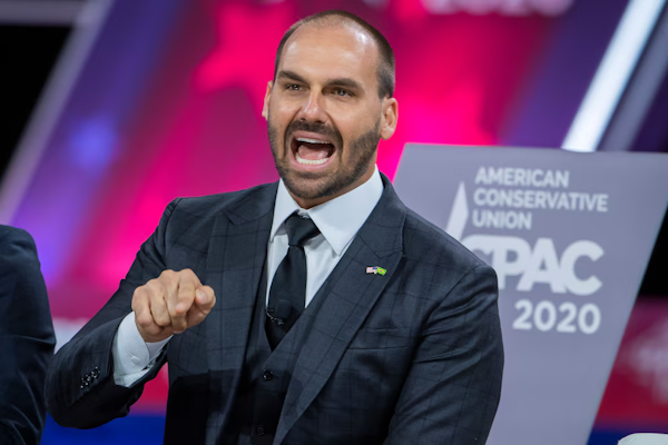Para Eduardo Bolsonaro son “ilegales” las detenciones en Argentina