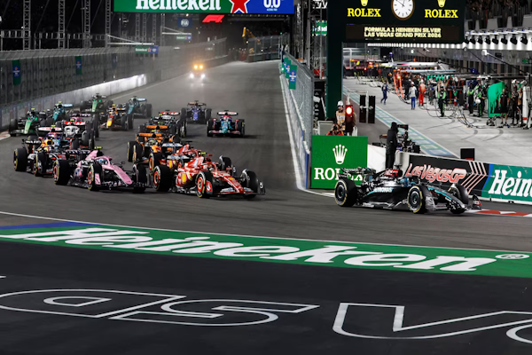 F1 en Las Vegas: un grupo de fans se colaron para ver la carrera gratis
