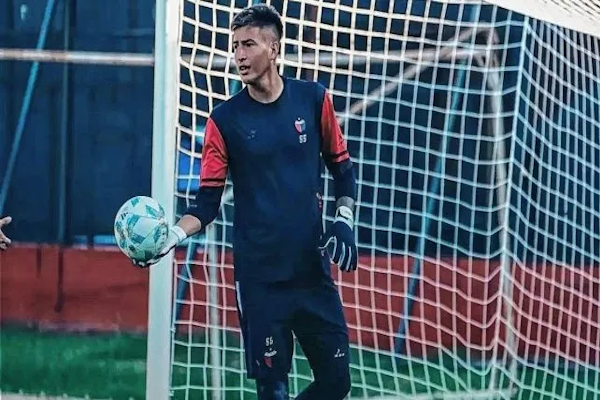 Tomás Paredes firmó con Colón su primer contrato