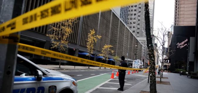 Asesinaron a tiros al CEO de la mayor aseguradora de salud de EEUU frente a un hotel en Manhattan