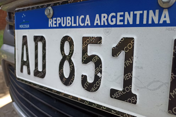 Patentes provisorias: no podrán salir del país y hay demora en la entrega de chapas 