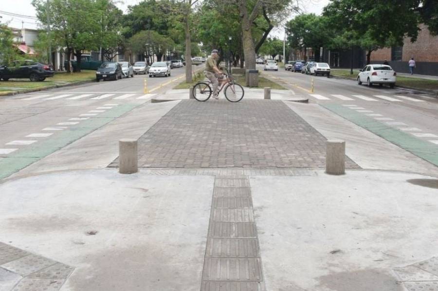 La Municipalidad construirá tres 'manda peatones' en la Costanera Oeste
