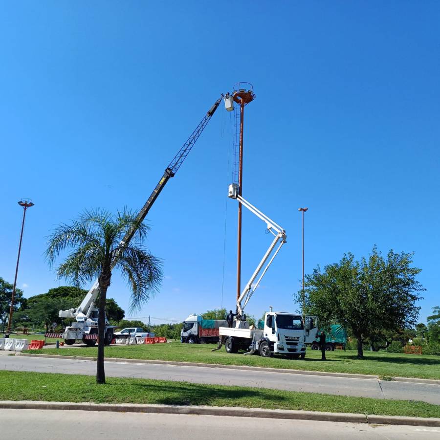 La Municipalidad comenzó con la reposición de luminarias en la ruta 168